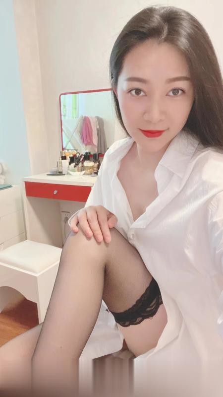 广东-深圳-宝安少妇乐芙御姐风格丝袜制服性感，胸大屁股大